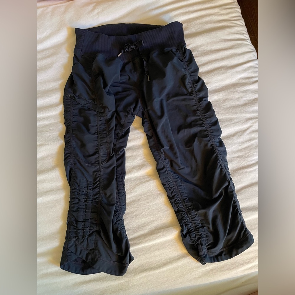 Zella Cinch leg capri. Size 2 navy